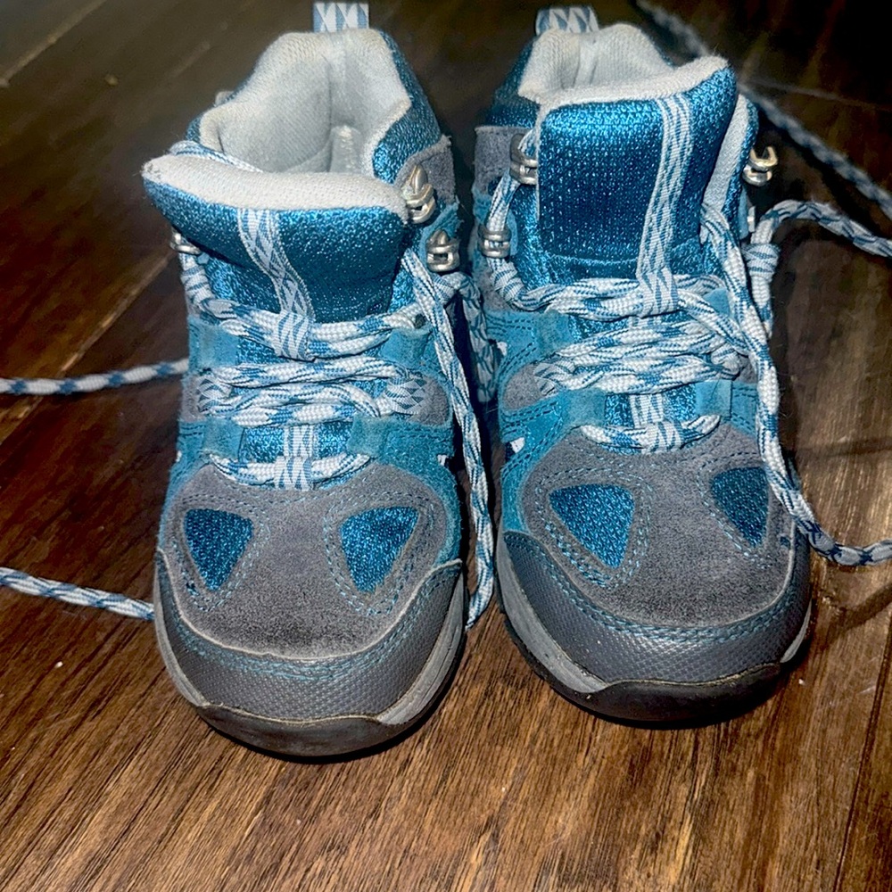 Snow boots